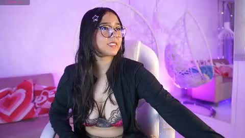 Snapshot of violetjonesx chatting on June 2026 11:40:02 AM violetjonesx online show from June 2026 11:40:02 AM
