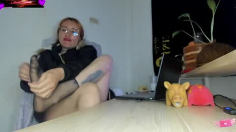 Snapshot of violetparkker chatting on April 2026 02:04:02 AM violetparkker online show from April 2026 02:04:02 AM