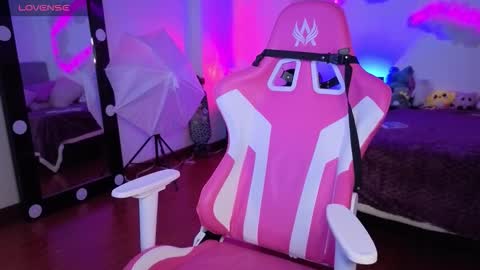   online show from November 2025 07:13:01 PM