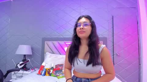 Violet Rousse online show from December 2025 04:59:02 PM