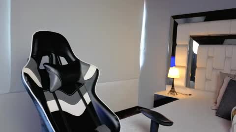 violetskinny online show from April 2026 07:42:01 PM