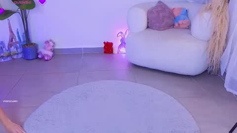 violetssweet online show from October 2025 05:18:01 AM