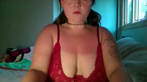 Snapshot of violetsunflower chatting on June 2026 12:38:01 AM VioletSunflower online show from June 2026 12:38:01 AM