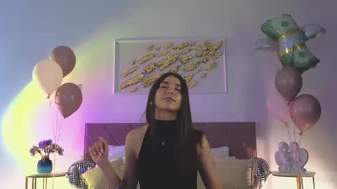 Snapshot of violetta_finch chatting on June 2026 12:19:01 PM violetta_finch online show from June 2026 12:19:01 PM