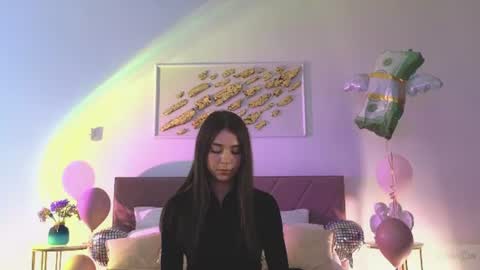 Snapshot of violetta_finch chatting on June 2026 10:42:01 AM violetta_finch online show from June 2026 10:42:01 AM