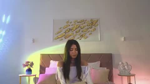 Snapshot of violetta_finch chatting on July 2026 02:13:01 PM violetta_finch online show from July 2026 02:13:01 PM