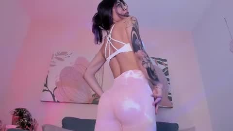 Snapshot of violetta_nur chatting on June 2026 05:28:02 PM Violetta nur online show from June 2026 05:28:02 PM