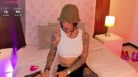 Snapshot of violettaalemida chatting on September 2025 12:27:02 PM violettaalemida online show from September 2025 12:27:02 PM