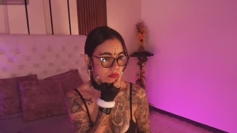 Snapshot of violettaalemida chatting on January 2026 01:17:02 PM violettaalemida online show from January 2026 01:17:02 PM