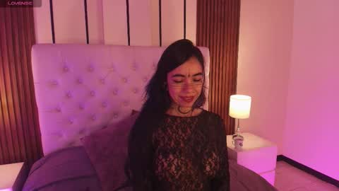 Snapshot of violettaalemida chatting on January 2026 01:16:01 PM violettaalemida online show from January 2026 01:16:01 PM