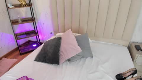 violettarousee online show from April 2026 10:31:02 PM