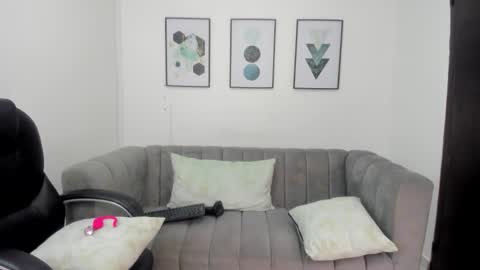 Snapshot of violettasweet_ chatting on October 2025 02:19:01 PM Violetta online show from October 2025 02:19:01 PM