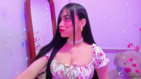 Snapshot of violette_laurent chatting on May 2026 01:44:01 AM violette_laurent online show from May 2026 01:44:01 AM