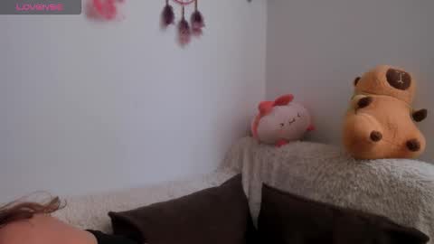 Violette  online show from November 2025 04:45:02 PM