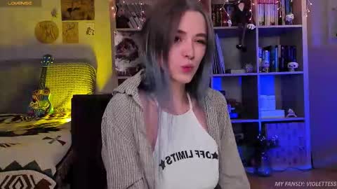 Snapshot of violettesss chatting on January 2026 12:07:02 PM Vi Best on my Fansly online show from January 2026 12:07:02 PM