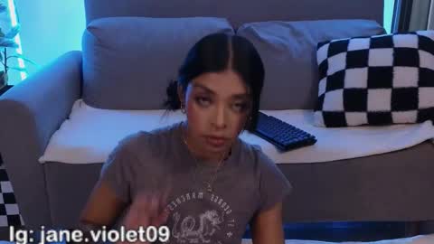 Violet online show from February 2026 02:06:02 AM