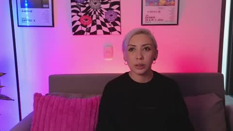 Snapshot of violettgrey_ chatting on May 2026 02:31:01 AM Violet online show from May 2026 02:31:01 AM
