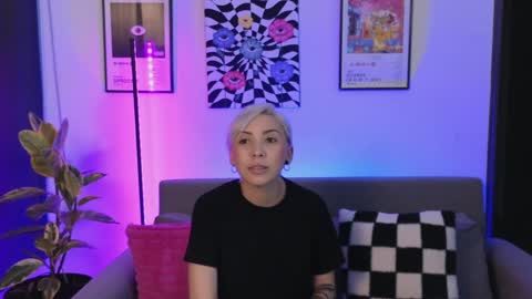 Snapshot of violettgrey_ chatting on May 2026 01:11:02 AM Violet online show from May 2026 01:11:02 AM