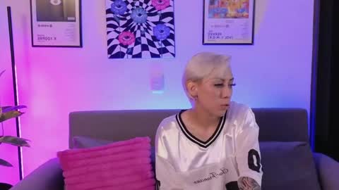 Snapshot of violettgrey_ chatting on June 2026 01:18:02 AM Violet online show from June 2026 01:18:02 AM