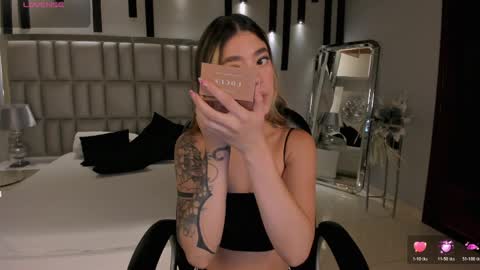 Violett  online show from March 2026 11:21:02 AM