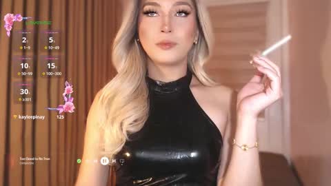 Snapshot of violetversacexx chatting on November 2025 02:55:02 AM Best Of Both Worlds online show from November 2025 02:55:02 AM