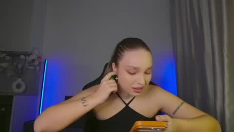 Snapshot of viollasinzz chatting on May 2026 07:49:02 AM Violla online show from May 2026 07:49:02 AM