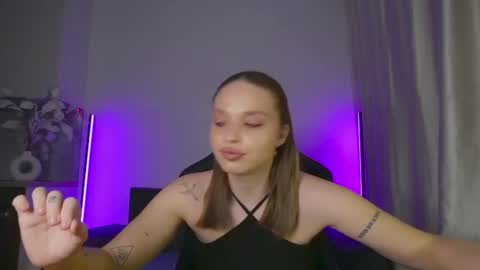 Snapshot of viollasinzz chatting on June 2026 04:56:01 AM Violla online show from June 2026 04:56:01 AM