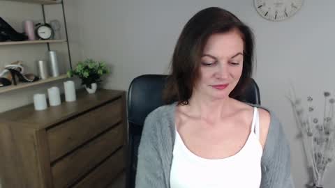 Vivian online show from December 2024 10:19:01 AM