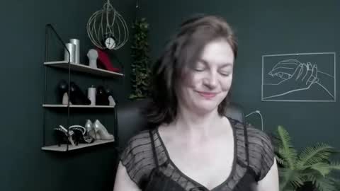 Snapshot of vivian_dream chatting on June 2026 06:44:01 AM Vivian online show from June 2026 06:44:01 AM