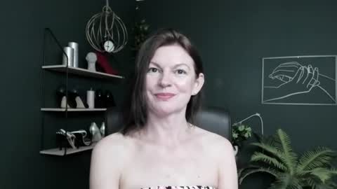 Snapshot of vivian_dream chatting on June 2026 05:37:01 AM Vivian online show from June 2026 05:37:01 AM