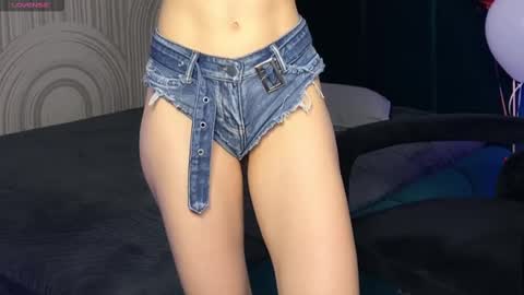 Vivian Evans online show from February 2025 07:45:01 AM