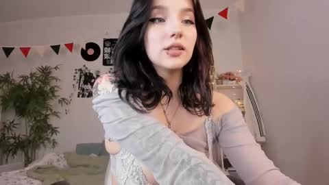 vivian_qwerty online show from January 2025 04:17:02 AM