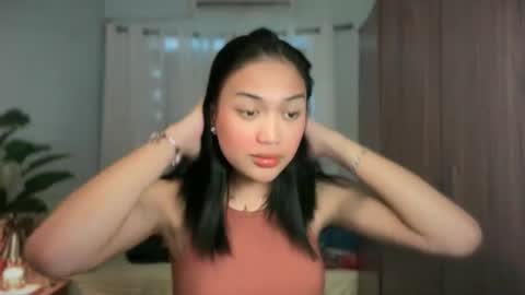 Snapshot of vivian_roberts chatting on May 2026 04:08:02 AM Vivian online show from May 2026 04:08:02 AM