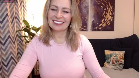 Vivian online show from December 2024 06:28:01 PM