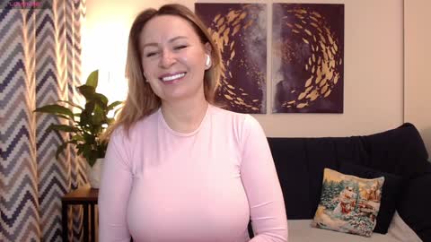 Vivian online show from December 2024 04:44:01 AM