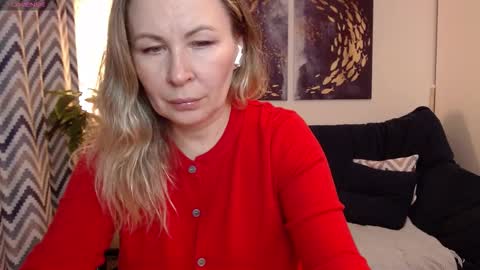 Vivian online show from October 2025 06:13:02 PM