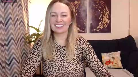 Vivian online show from November 2025 05:12:01 PM