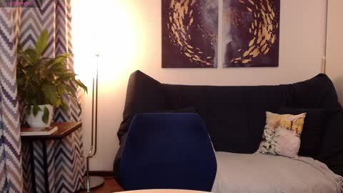 Vivian online show from November 2025 06:19:02 PM