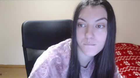 Snapshot of vivianngray chatting on December 2024 05:08:01 PM Vivian Gray online show from December 2024 05:08:01 PM