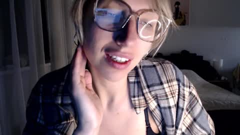 VI       online show from February 2025 04:10:01 AM