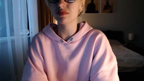 VI       online show from March 2025 05:32:01 AM