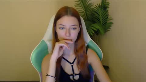 Vivien online show from December 2024 09:40:02 AM