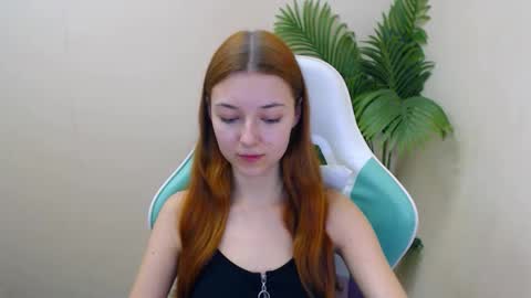 Vivien online show from February 2025 06:39:01 PM