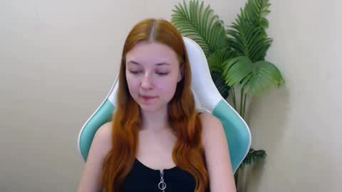 Vivien online show from March 2025 06:50:01 PM