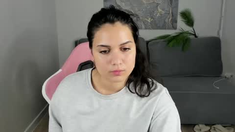 Snapshot of vivien_ross chatting on May 2026 04:13:02 PM vivien_ross online show from May 2026 04:13:02 PM