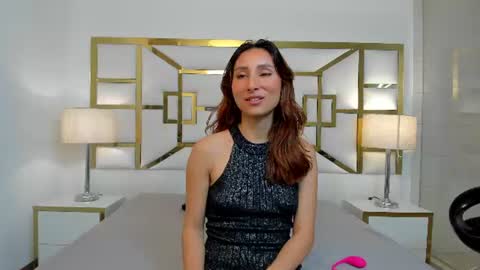 Snapshot of vivieneluxe chatting on July 2026 03:43:01 AM Viviene online show from July 2026 03:43:01 AM