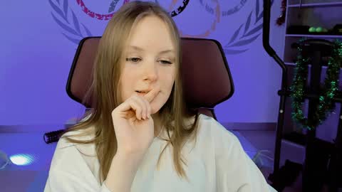 Vivien online show from December 2024 08:15:02 AM