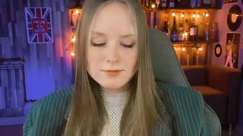 Vivien online show from February 2025 07:30:02 PM