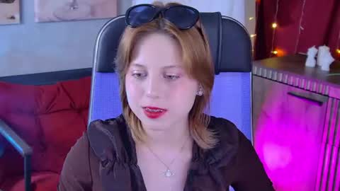 Snapshot of viviennehebert chatting on June 2026 12:42:02 PM Vivienne online show from June 2026 12:42:02 PM