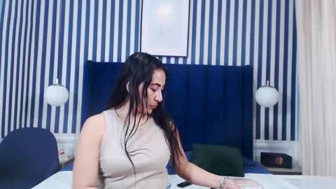 Vivian  online show from September 2025 01:44:02 PM